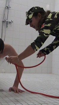 Военные учения! Major Cruel Reell наказывает маленькие грехи немедленно!