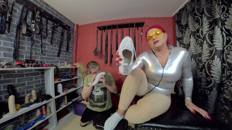SassyTiff: Yoga con el esclavo