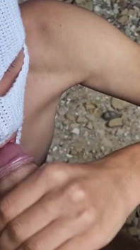 Mladý šukač v opuštěné továrně potkal svého tátu a tvrdě mu šukal díry, dokud se neudělal