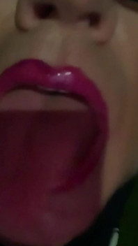 Bleg călărire cu vibrator profund, instrucțiuni de masturbare sexy, buze umede suculente