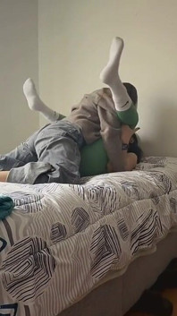 Wat fijn om je vulva over de legging te voelen en ons dan aan te raken om te komen