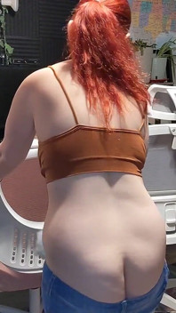 Buttcrack Terdedah Debu Pejabat Rumah