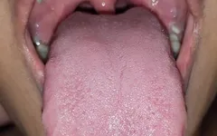 在你的嘴里撒尿，把它放在你的喉咙里，直到你高潮