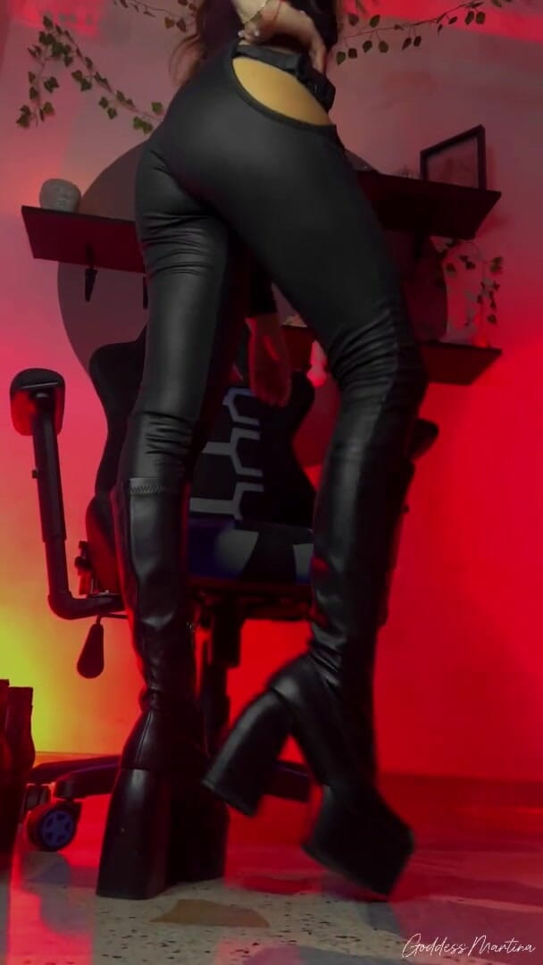 MartinaMagni: Testez vos talents de léchage de boot