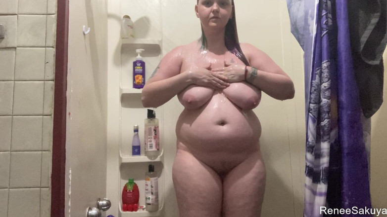 Renee Sakuya: Lavarsi in doccia