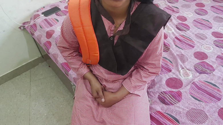 YOURAMRITA04: Гаряча індійська студентка дезі з села навряд чи трахалася з хлопцем у стилі дезі