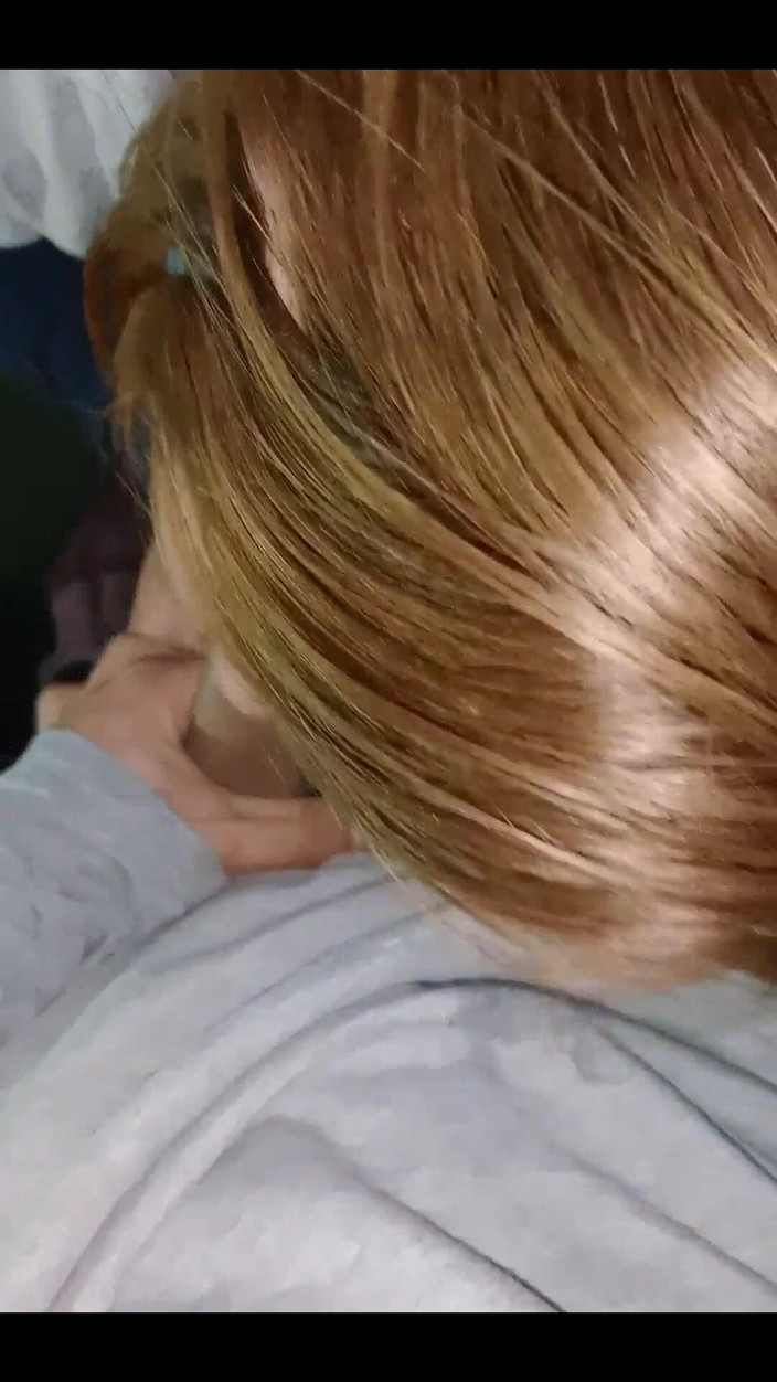 Fitcure1: Loira me chupa ao lado do pc ao vivo