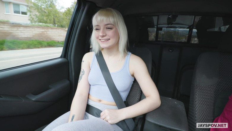 JAYS POV: Una piccola bionda arrapata con l'esordiente Naomi nash al casting...
