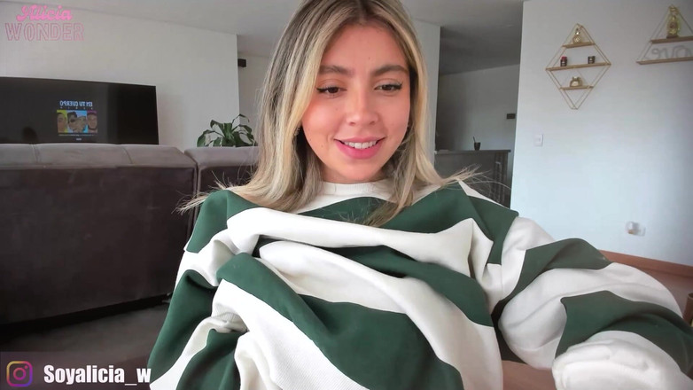 Cute Alice: Vacker kåt blondin med en mjuk rumpa blir en sex-törstig...