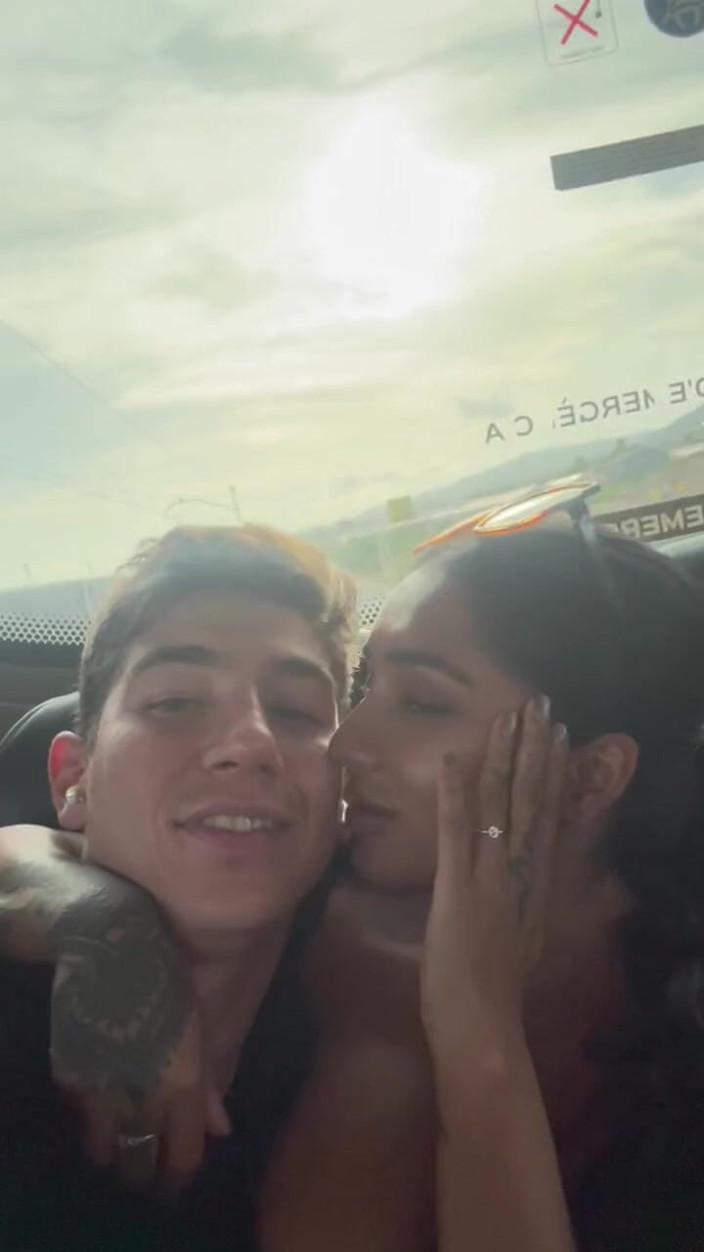Yasmina and Brady: Meine Frau gibt mir einen unglaublichen Blowjob im Bus – Yasmina...