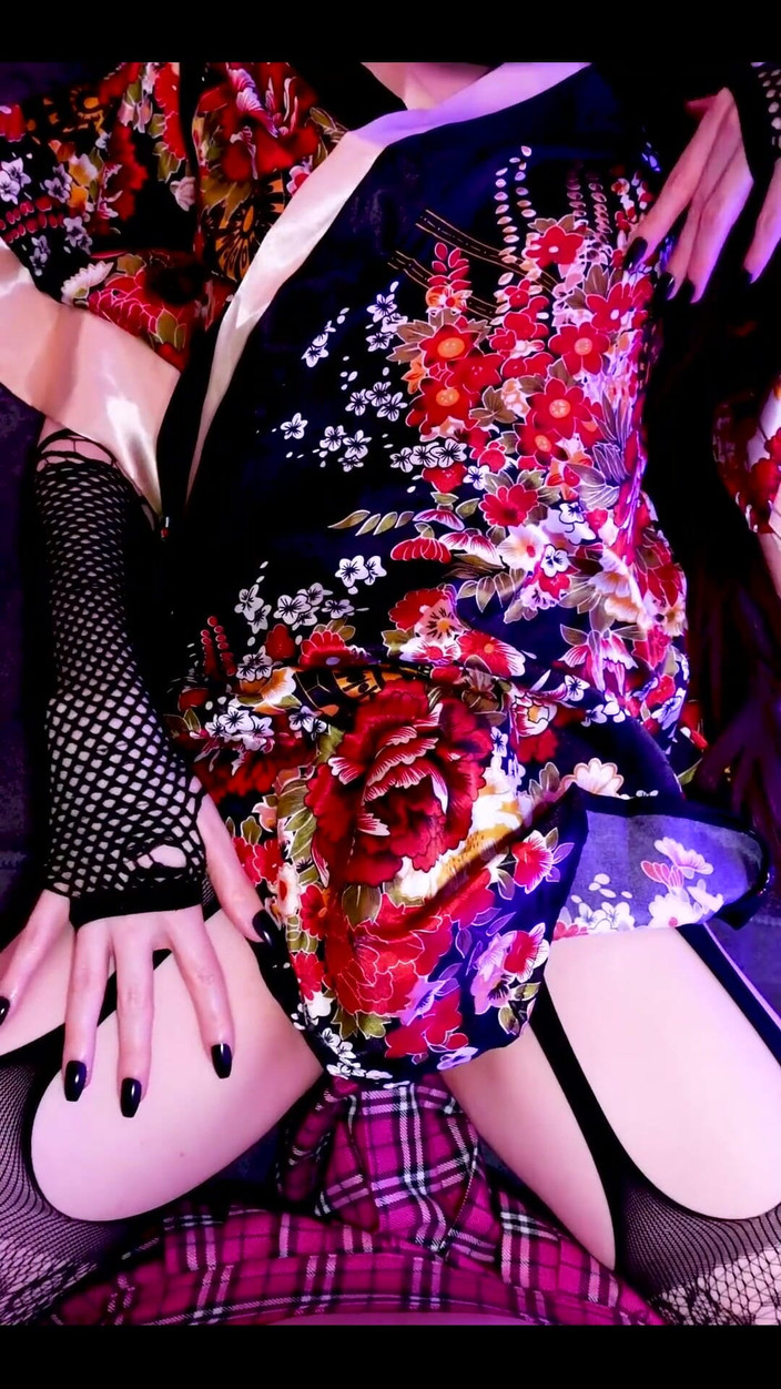 LalaThePala: Pov: neuk mijn strakke gaatje totdat je in me klaarkomt