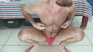 O1ST: In biancheria intima rossa che cavalca i miei giocattoli