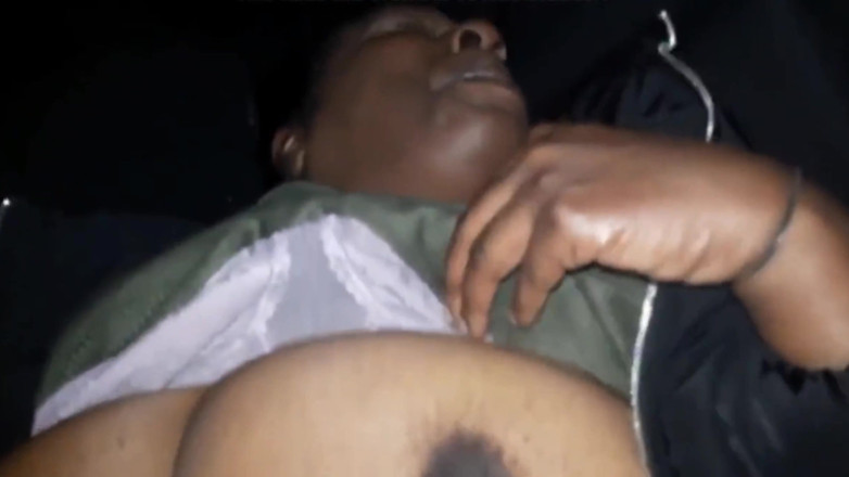 Real homemade BBW BBC porn: Memek becekku dientot habis-habisan sama kontol besar pria kulit hitam...