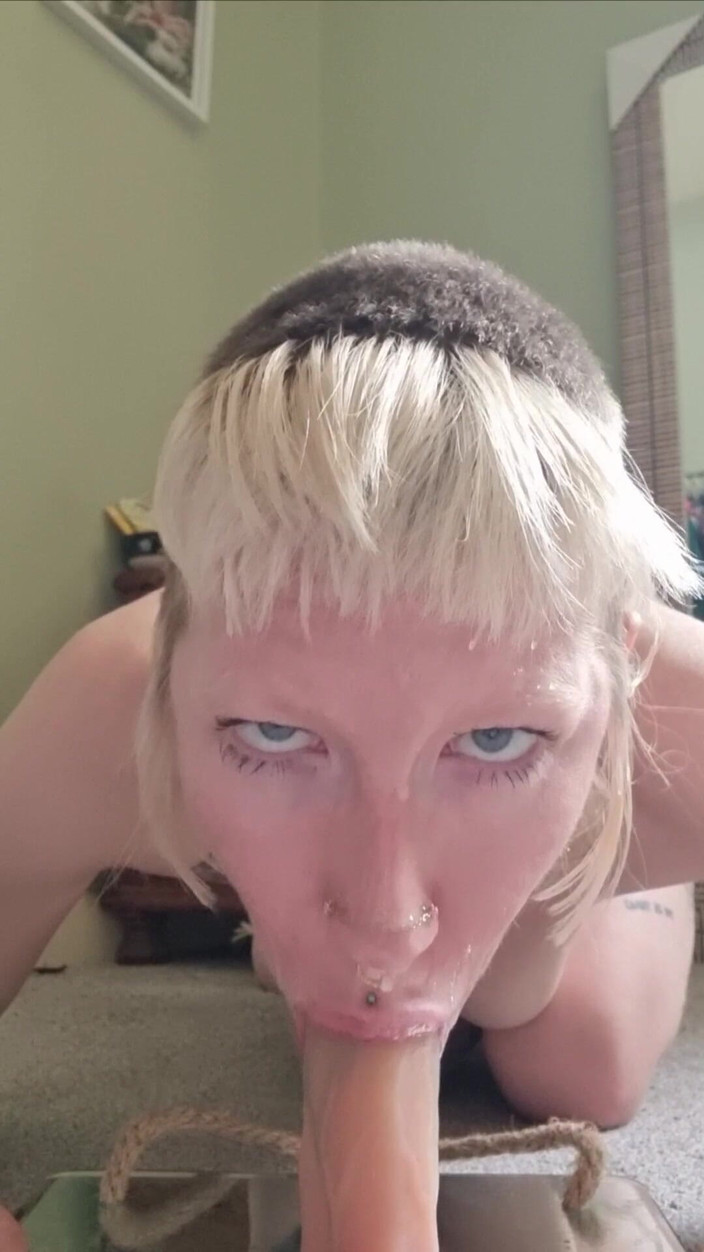 rosarosebud: Pov custom: liếm âm hộ của tôi trong khi tôi bú...