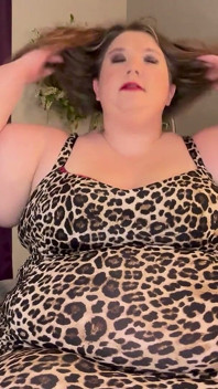SSBBW Kayla Peach 스트립과 자위