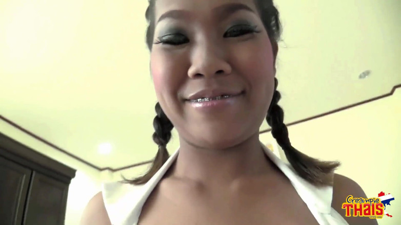 Creampie Thais: ダークゴージャスなタイの美しさアーミーはファックする方法を知っています