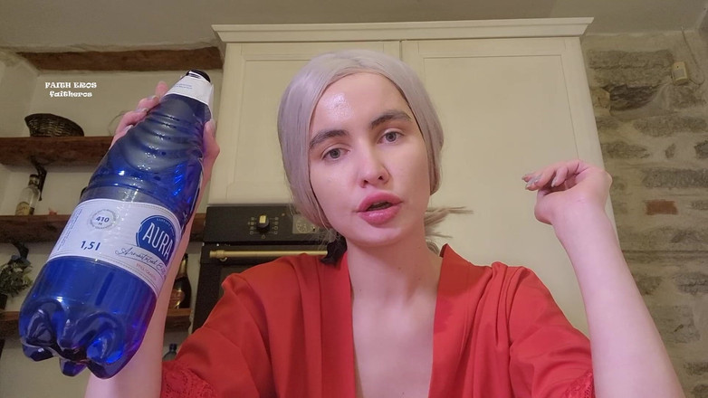 Faith Eros: Matrigna succhia una bottiglia - feticcio del collo, Feticismo della gola