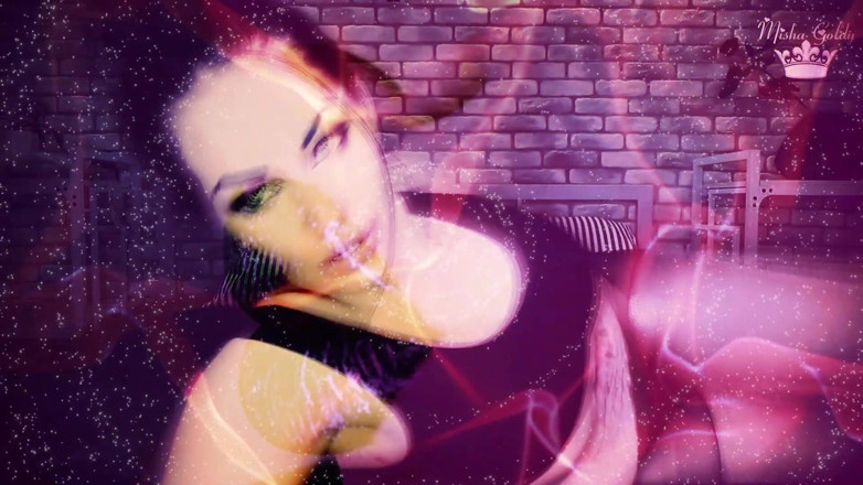 Goddess Misha Goldy: Snifと私のために精液を汲み出す