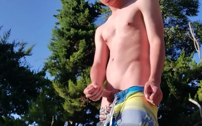 Icyhot707: 18 Year Old Boy Jerks off Until He Cum on...