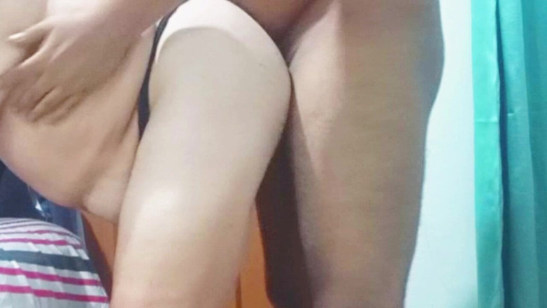 Sofixxx: Min 70-åriga styvmammas vackra stora vita rumpa knullades