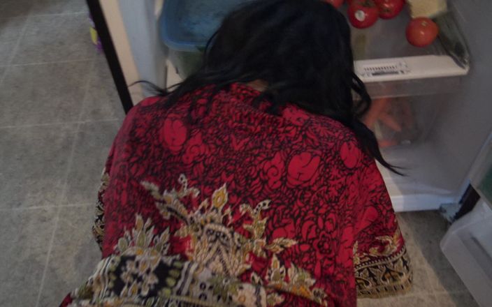 Souzan Halabi: Punjabi Bhabi med stor röv knullad i köket av ung...