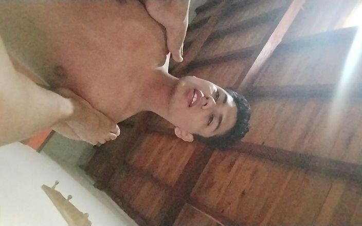 AngyAmazon: Selfie filmato della mia figa scopata da altri uomini e...
