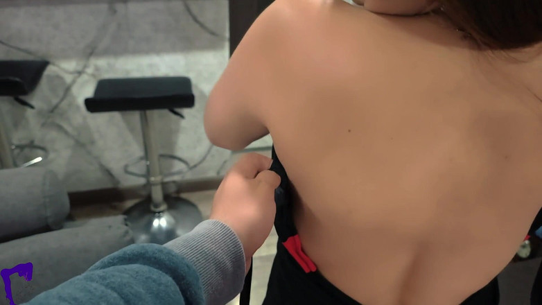 AlinaVelvet: 饥渴熟女继母在家里勾引我，并把我的精液深深插入她的阴户