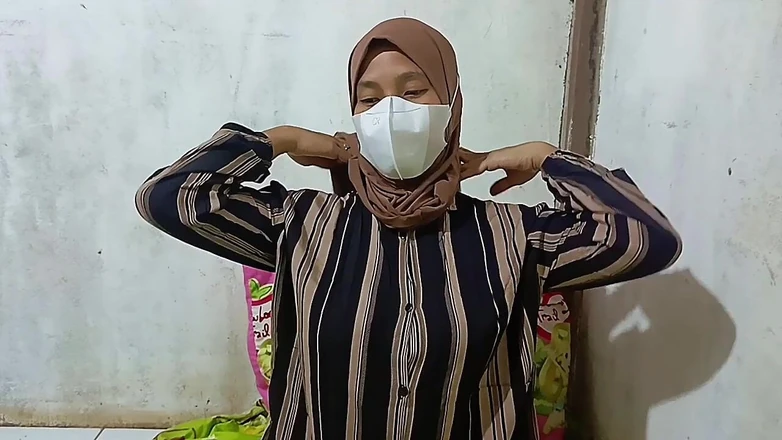 Rania: Guru Hijab Masturbation