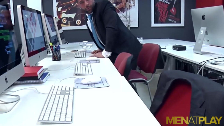 Menat Play: Menatplay - hunky latino Parma de Silva neuktOdont Reiss