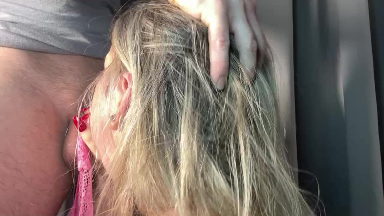 Holly Kitten: Růžové tanga kouření