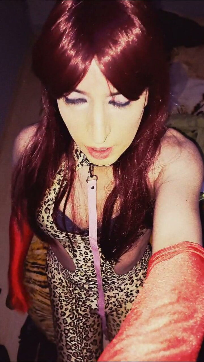 Tammy sissy slave: Golden Shower for Crossdresser