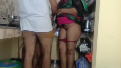 Palani69: Vecinul Batchelor savurează sexul în trei cu femeile căsătorite și sora ei...