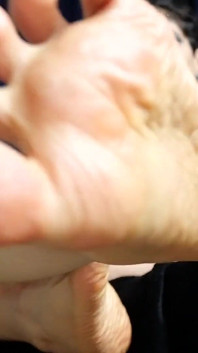 Regenerating Massage at the Giantess' Feet