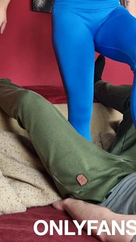 Jaja kopiące i deptane w uroczych skarpetkach i legginsach, femdom jozi deptają