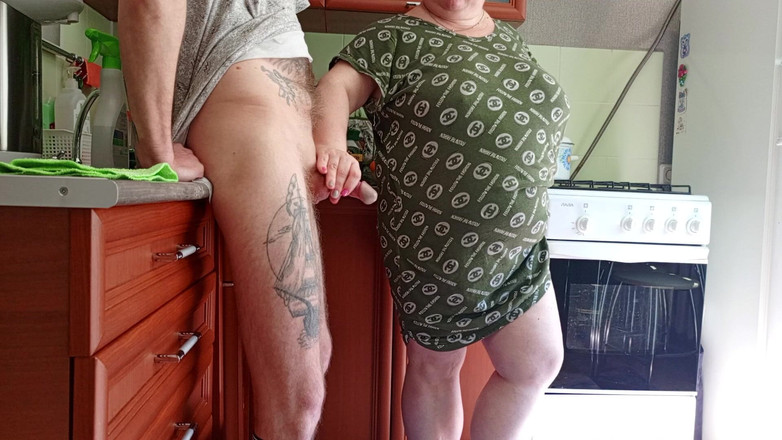 Zona901: Mãos femininas fazem meu pau duro e o fazem gozar