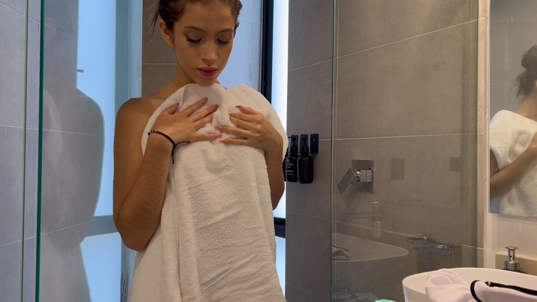 Andres Acosta: Behind the Scenes with Skinny Latina Beauty, Sofia Smith
