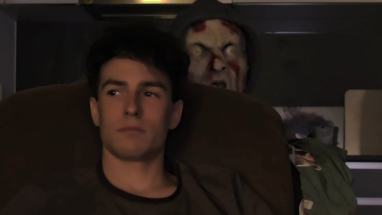 Dylan Swatson: Twink es sorprendida por un hombre enmascarado pervertido en Halloween