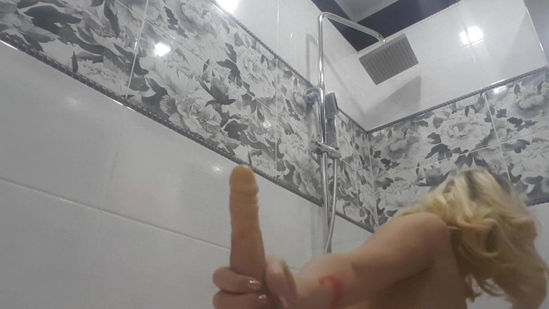 LarisaCum: Bathroom video for all horny minds