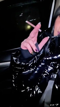 Nocny pickup downjacket milf fantasy, palenie, obciąganie samochodu i spust na błyszczącej kurtce