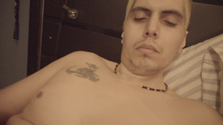 Andy snickerz: Hung Cummy Nesestříhané Sólo Twink Tatted Ukazuje, co je nahoře