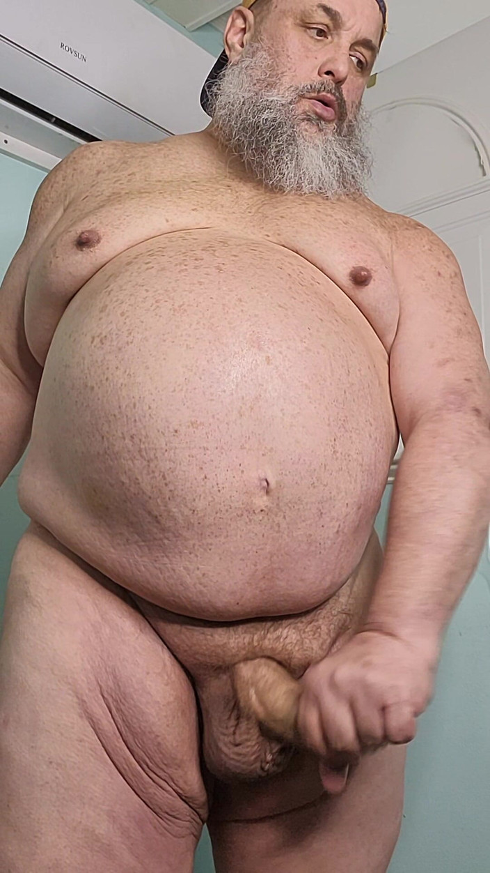 GeneWadexxx: Большой мужчина дрочит свой большой член