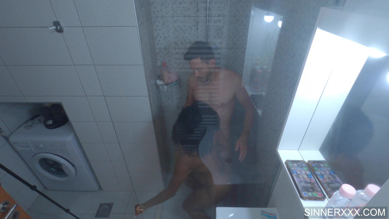 Sinners World: Eboni berpantat besar dikongkek keras di bilik mandi - Kiki Minaj