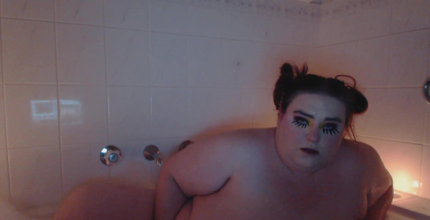 LaLaDelilah: 나는 몇 가지 촛불을 점등, 거품을 만들어 길고 뜨거운 오르가즘에 자신을 치료!