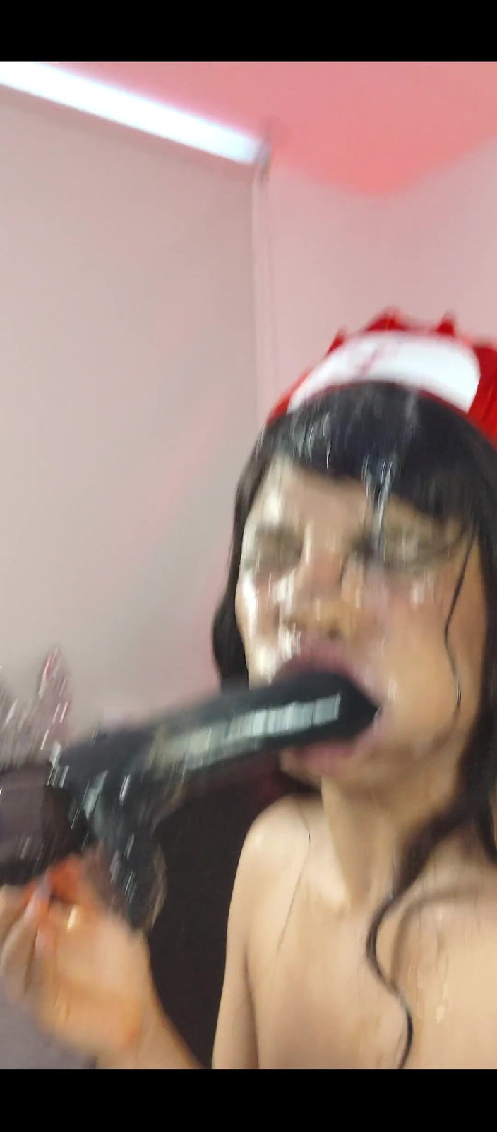 anabel693: Bláznivá Ana nemilosrdně saje velké černé péro