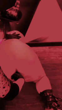 Nyonya claudiacuir si wanita dominan perancis di nuit girl power paris