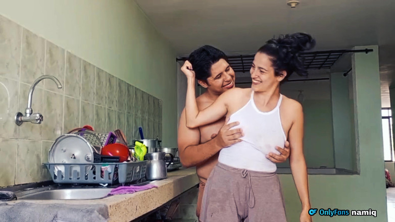 Dakotasex: Ich ficke meine stiefschwester in der küche, während sie essen...