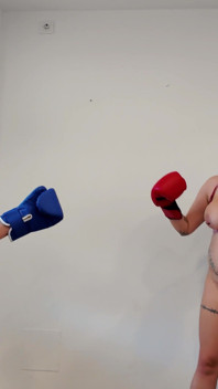 4k femeie fierbinte care se luptă cu mănuși de box, film cu fată