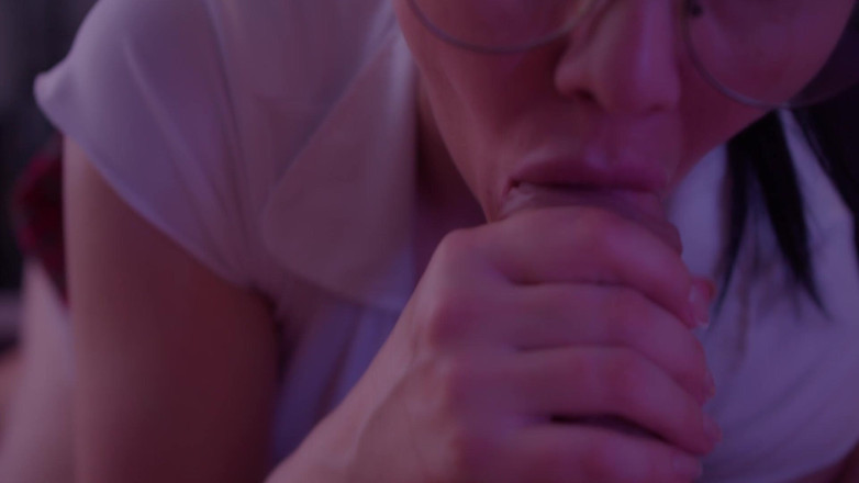 Alexa and Alex Moore: La troia fa un pompino deepthroat