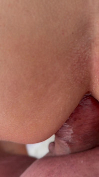 Lubrificando seu cu para o tiro de perfuração anal