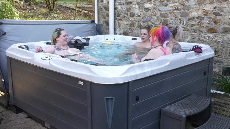 Bambi_beauty1: Meisjes bubbelbad!